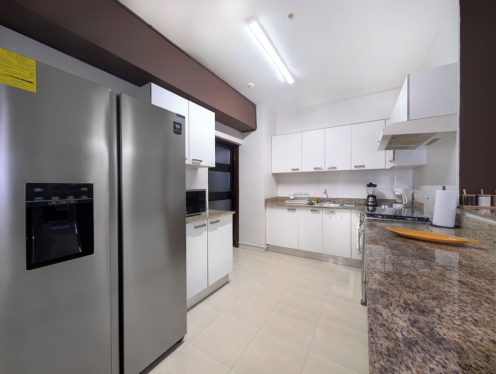 YC 1701l Apartamento 2 BDR Av Balboa
