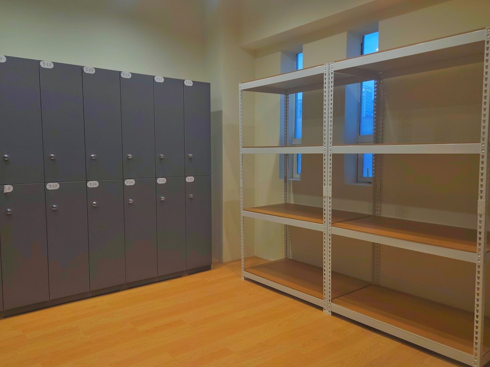 82 Capsule Hotel
