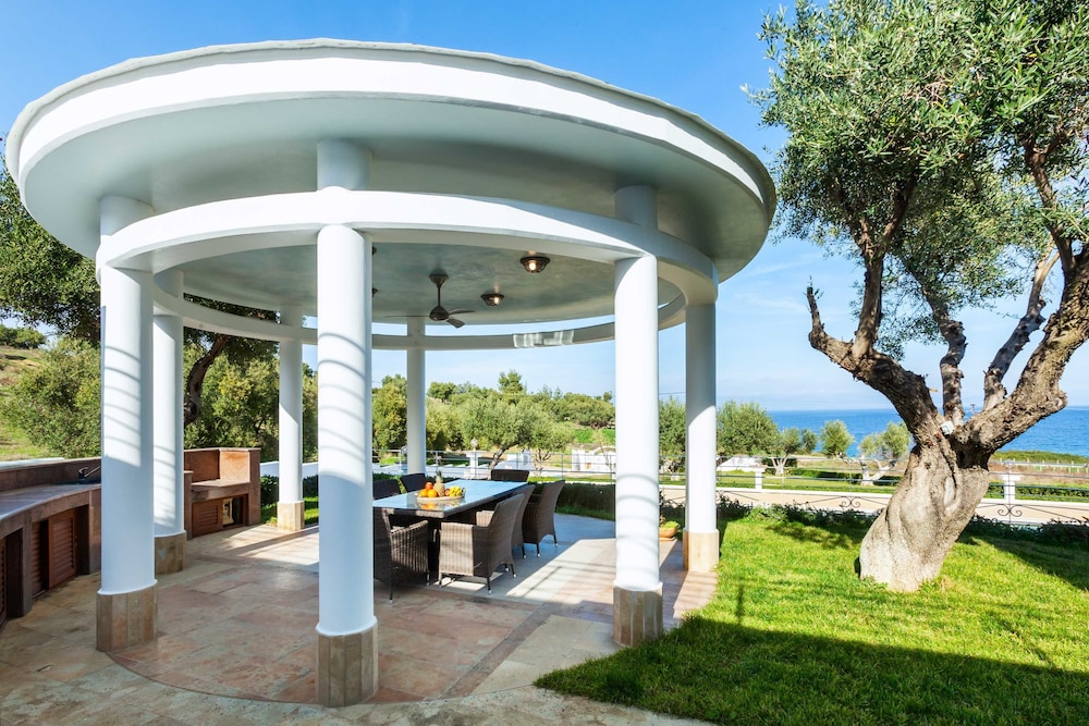 Villa D'Oro - Luxury Villas & Suites