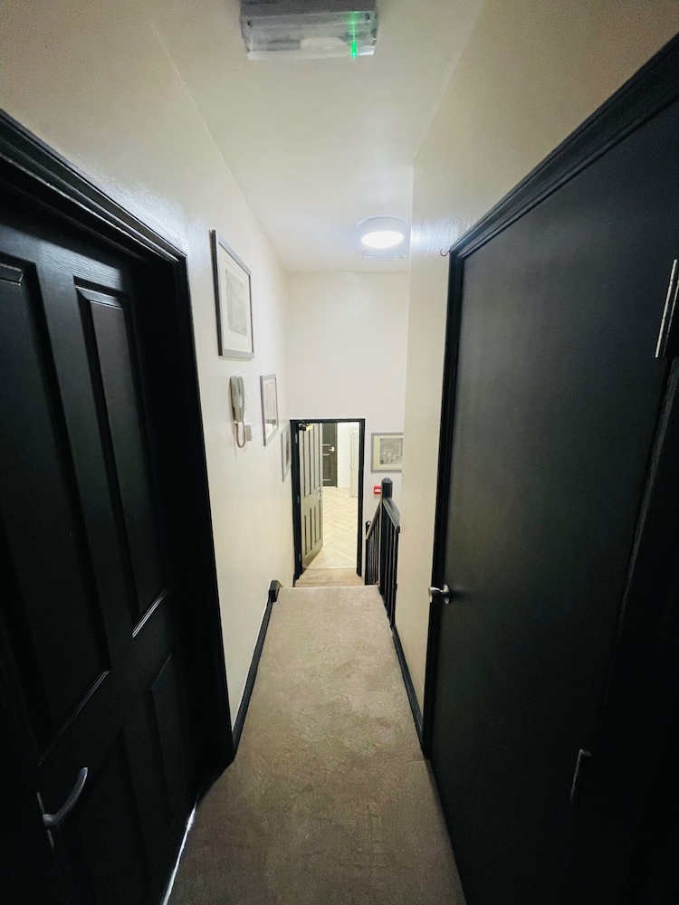 Oxford Charm Apartment-comfort in Prime Location