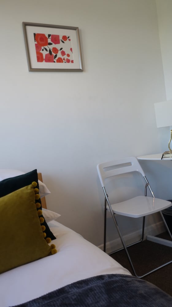 Airport Garden Rooms