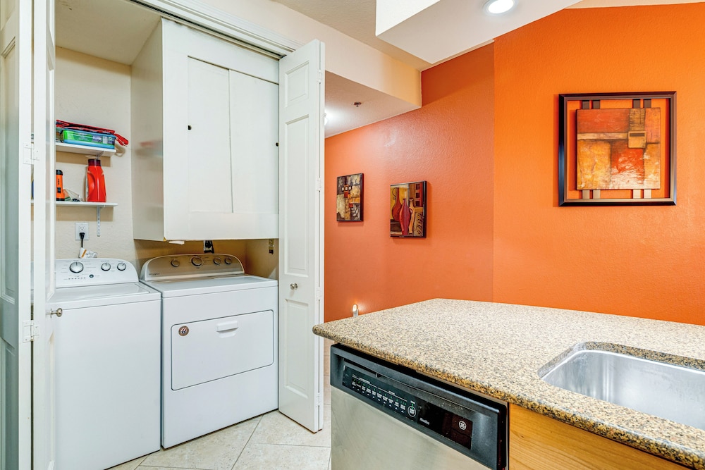 Community Perks: Scenic Lake Travis Getaway!