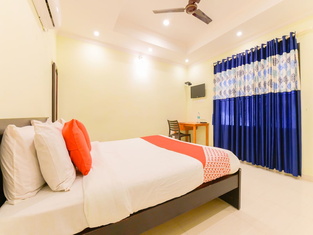 OYO 11529 Diamond Residency