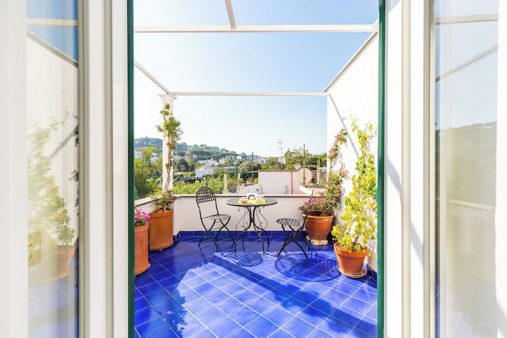 Capri Turquoise by Napoliapartments