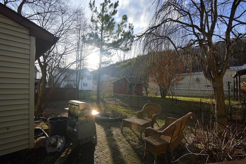 Broadway Cottage - Convenient Location!