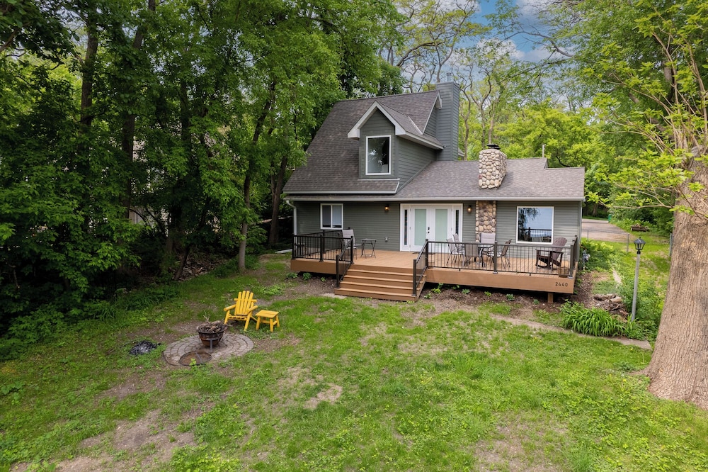 Cottage on Medicine Lake