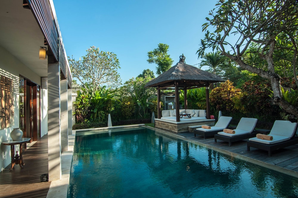 Arwana Estate