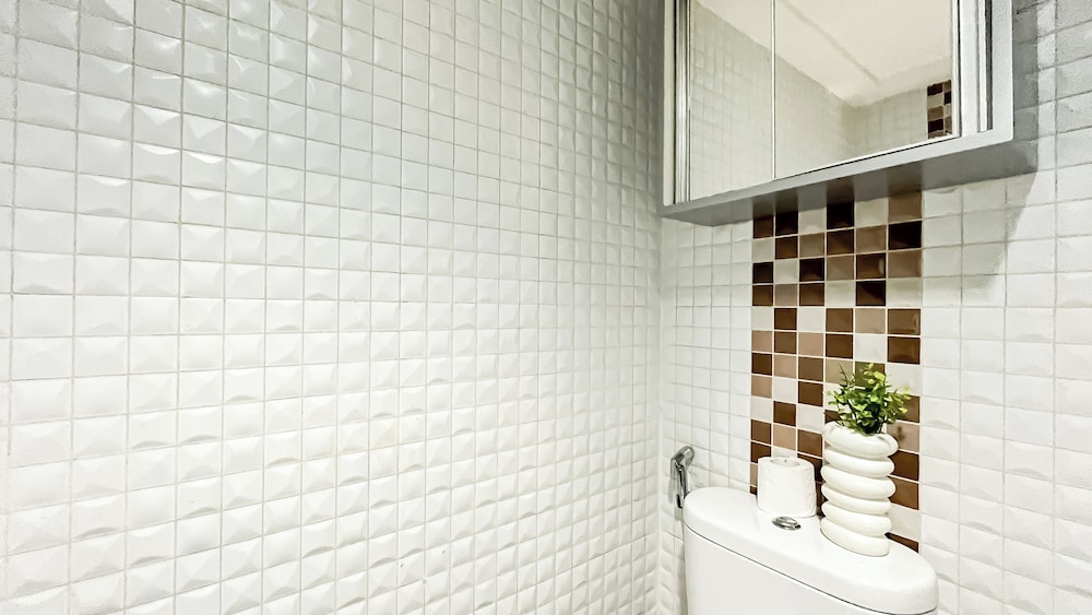 Good Location Studio At Apartment Tamansari The Hive Near Lrt Station