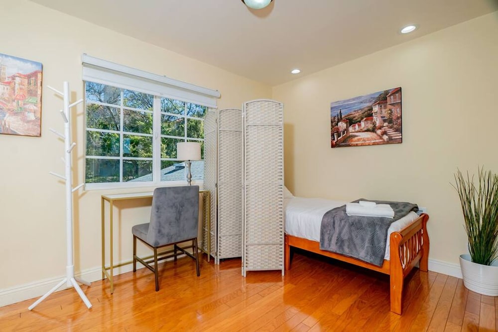 Monterey Park Retreat Spectacular Views Comfort