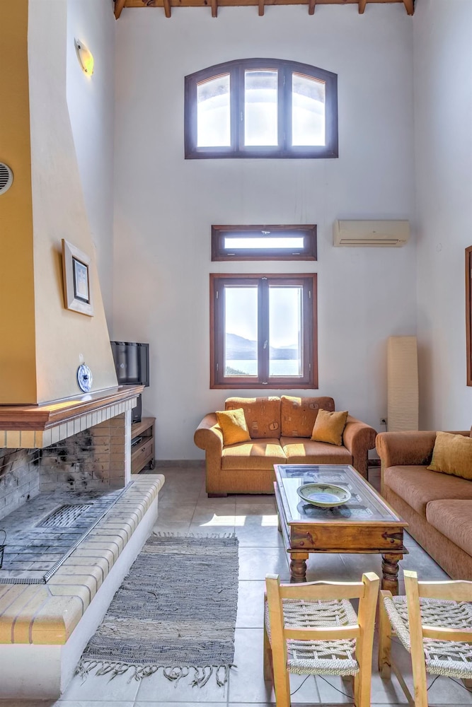 Sea Front Stone Villa Near Monemvasia
