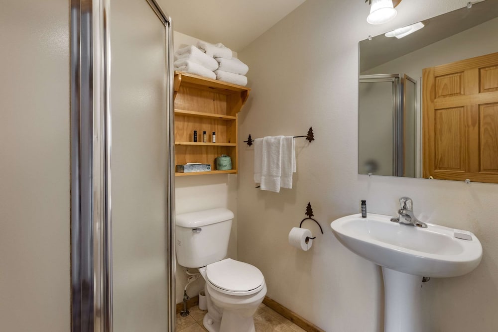 Three Bears Waterpark Resort Near Tomah, Ascend Collection Hotel