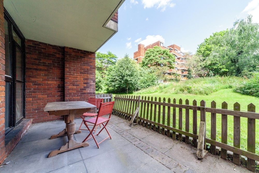 Mezzanine 3-bed In Central London