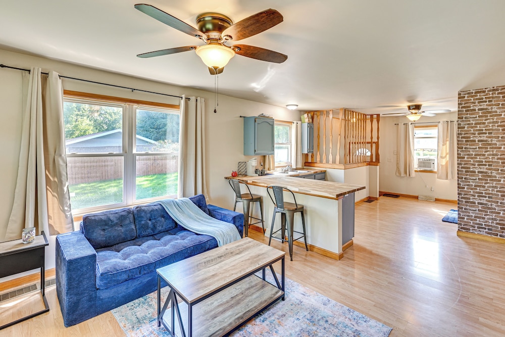 4 Mi to Lake Michigan: Updated Benton Harbor Home!