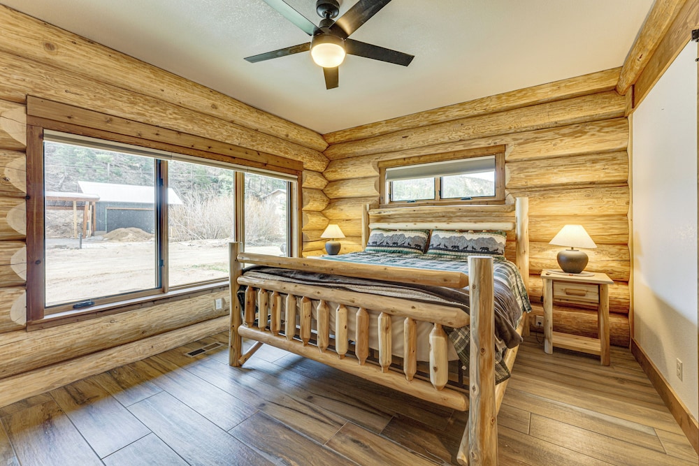 Cabin 3/4 Mi to Red River Ski & Summer Area