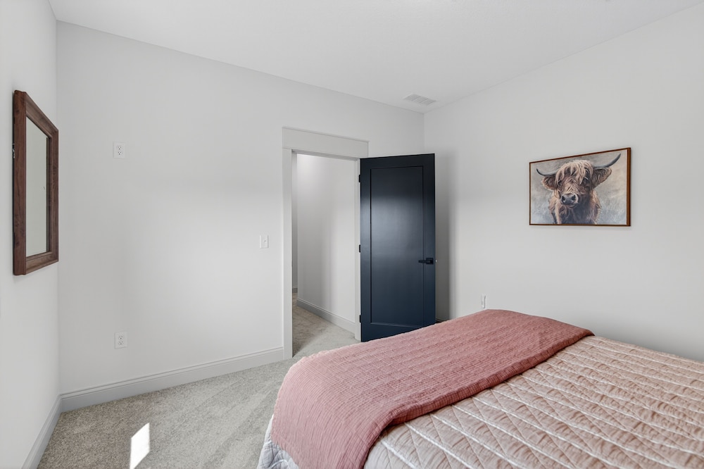 Plush & Roomy - Perfect For All Ages Near Ku & Kc 3 Bedroom Duplex