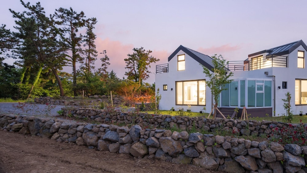 Jeju Moridarakbang Pension