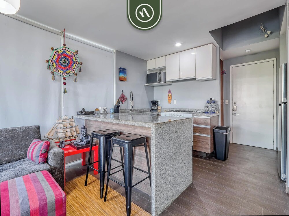 Beachfront 3BR Condo - Pool - Beach Club
