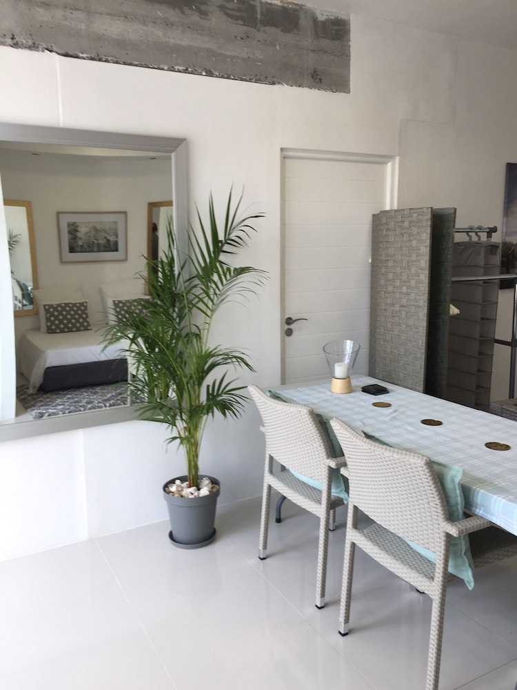 Greenways Beach House