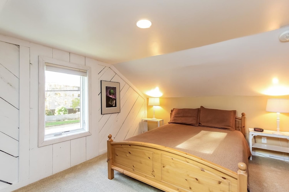 Hummingbird - One Bedroom Apartment, Sleeps 2