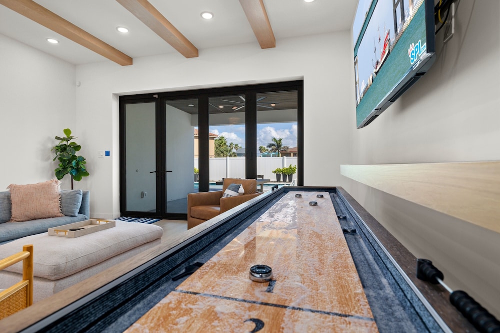 Miramar House, 120 E. Constellation 6 Bedroom Home