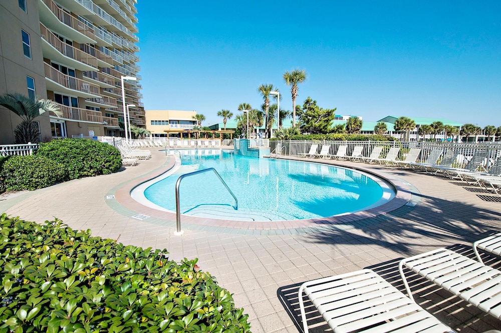 Pelican Beach Resort 2006