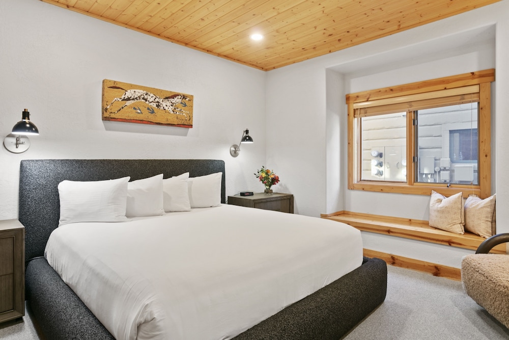 Bristlecone at Deer Valley Resort - Three Bedroom Condo with Hot Tub #201 3 Condo