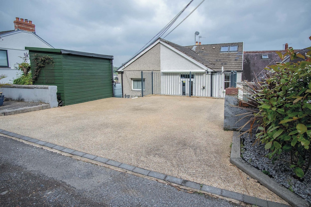 Overland Road 4 Bed House Mumbles