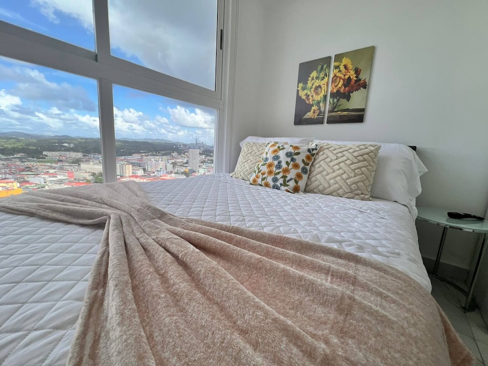 Executive Apartment on Balboa Avenue