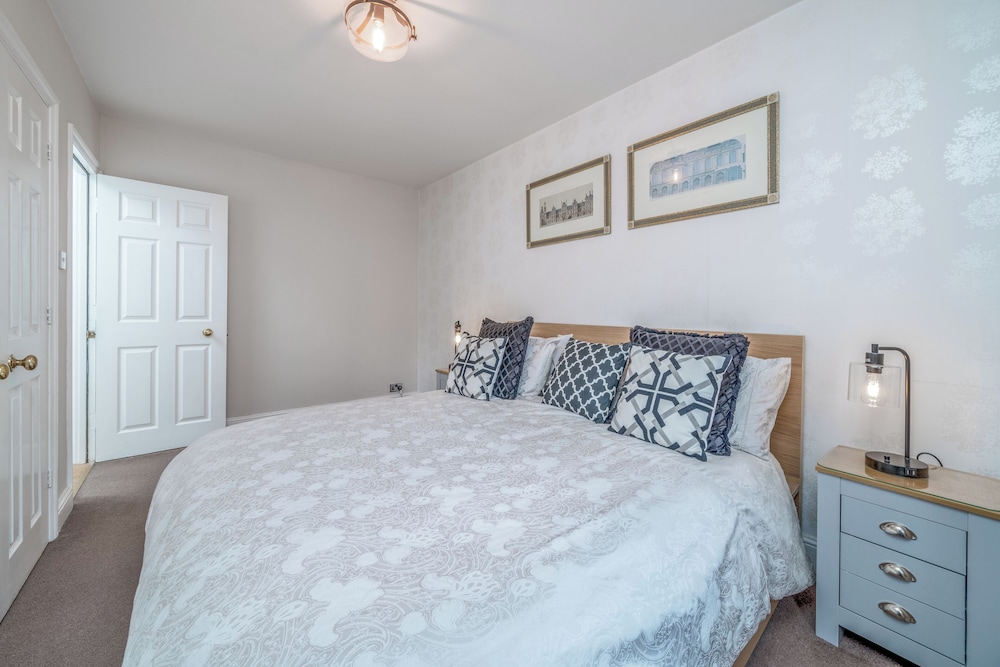Cozy 3-bed flat near Vauxhall Gardens