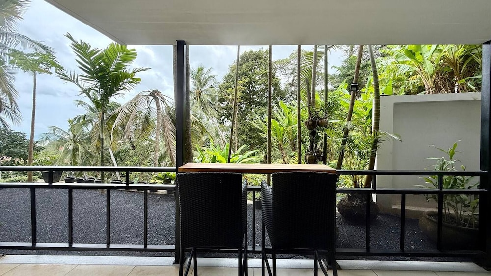 B11 Sunset Plaza Partial Seaview 1 Bedroom 1 Bathroom With Large Jaguzzi