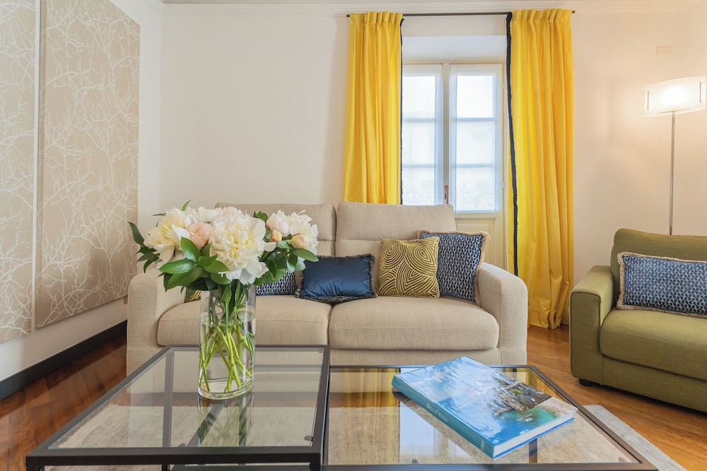 Lake Holiday Como by Rent all Como