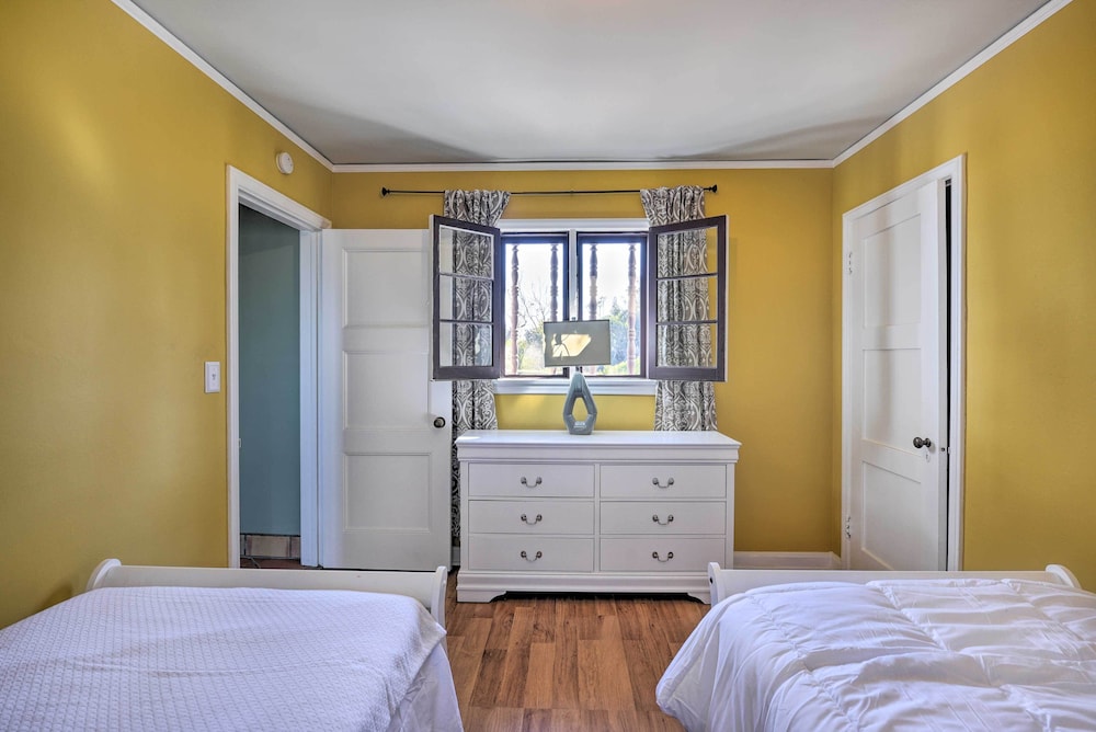 'the Castle' Hacienda Heights Home w/ Patio Pool - Property Image 27