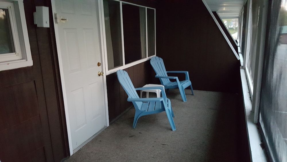 Clark's Beach Motel