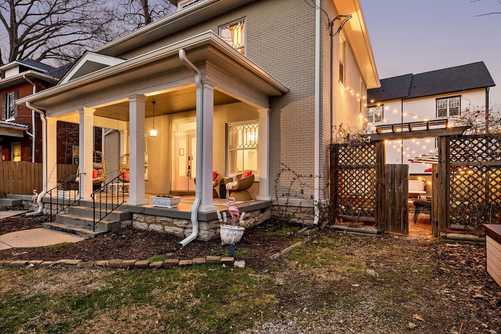 Southern Elegance-private Hot Tub-walk to 12 S
