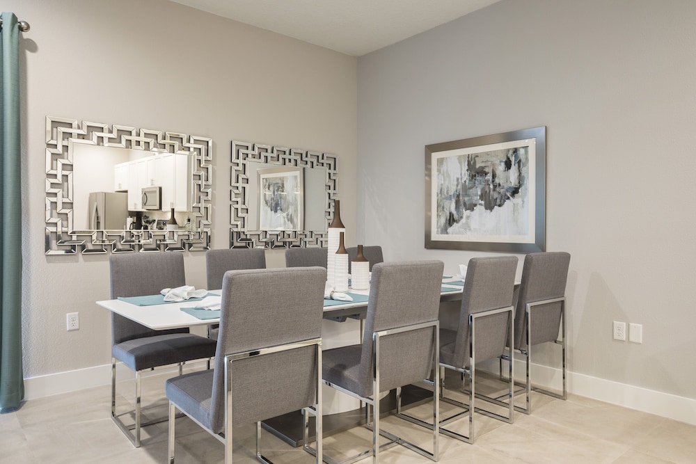 Summerville Vacation Homes by Columbia Management