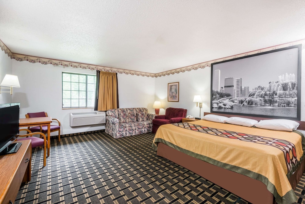 Super 8 by Wyndham Coshocton Roscoe Village
