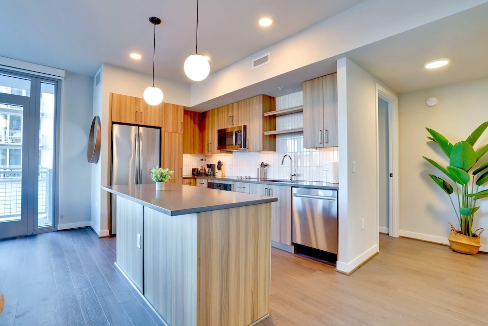 Prime Metro Proximity Condo at Clarendon