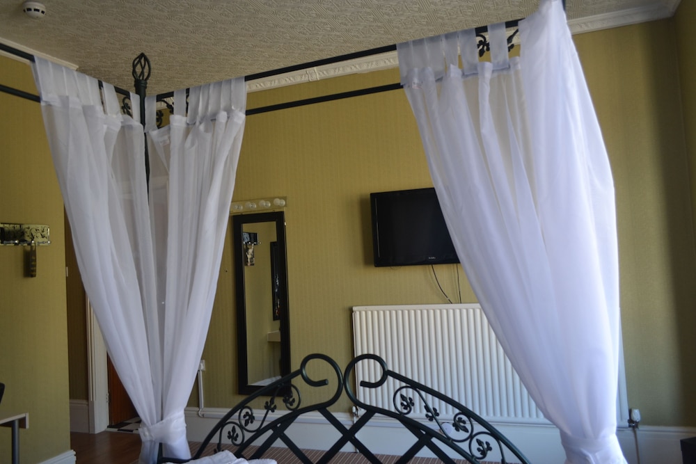 Holmlea Guest House view 5