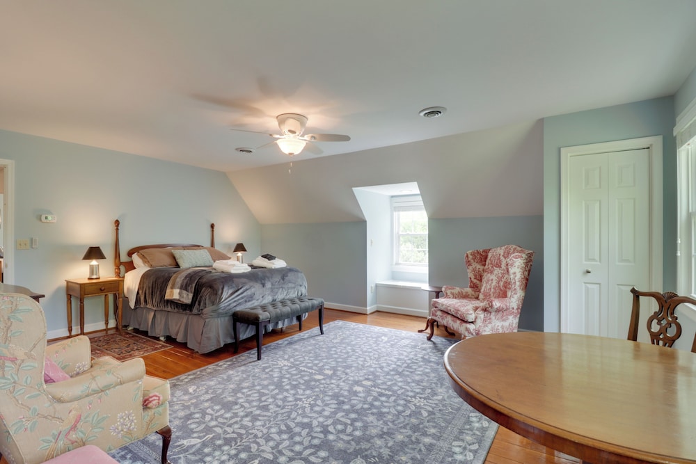 Rural and Spacious Virginia Home on ~ 2 Acres! view 5