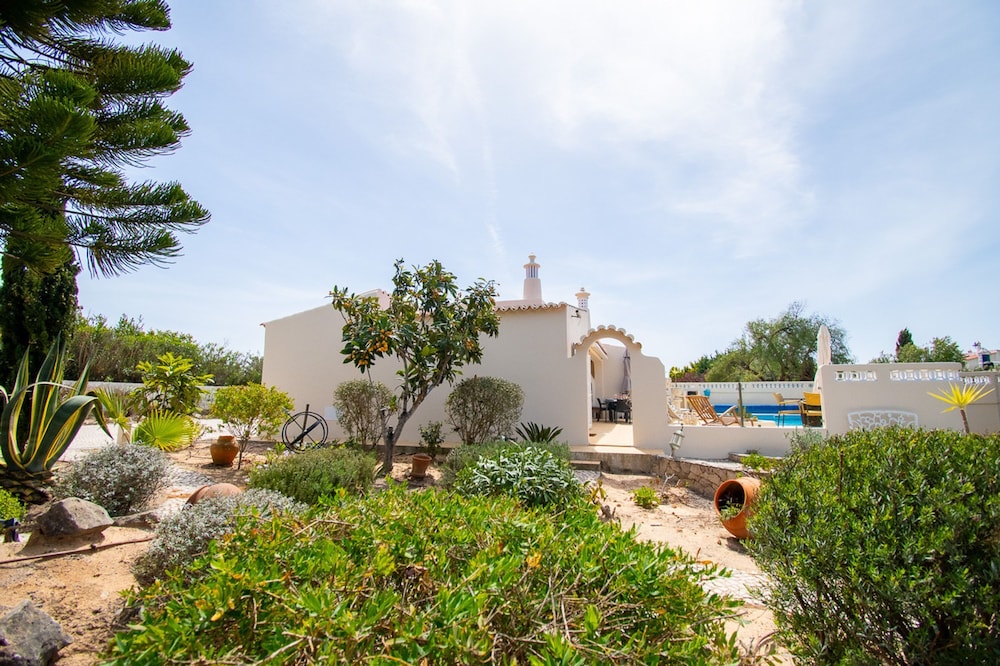 67 adm 3 Bedroom Villa Walking Distance to Carvo