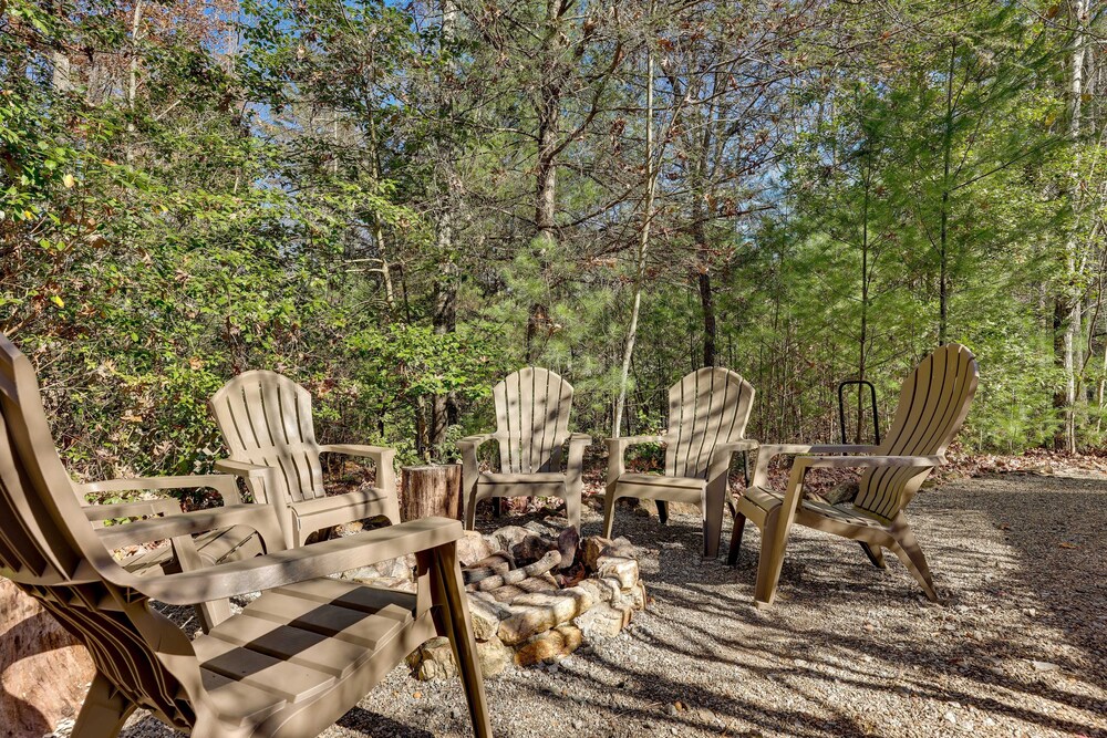 Hot Tub & Game Room: Blue Ridge Getaway