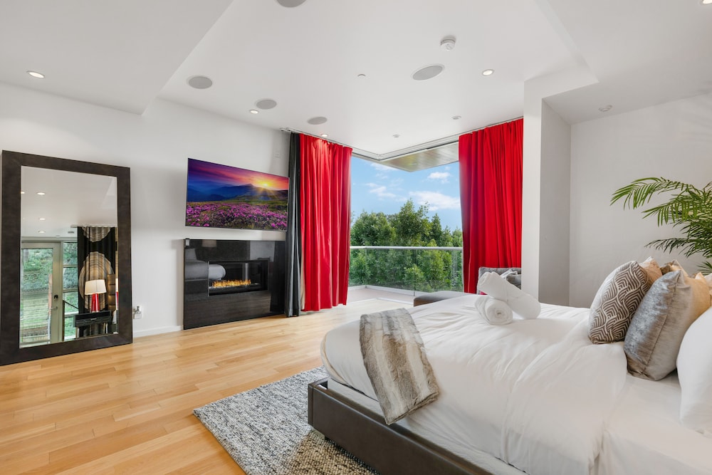 Celebrity Chich - Image 3