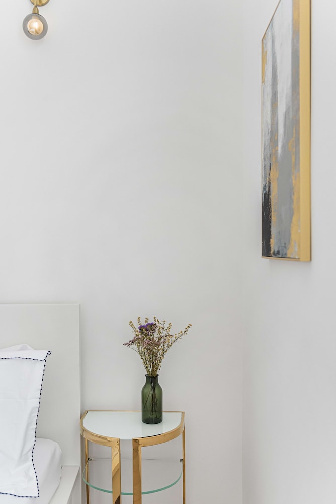 Lady on the Lane- 2 bed Primrose Hill - by Out of Office Lifestyle