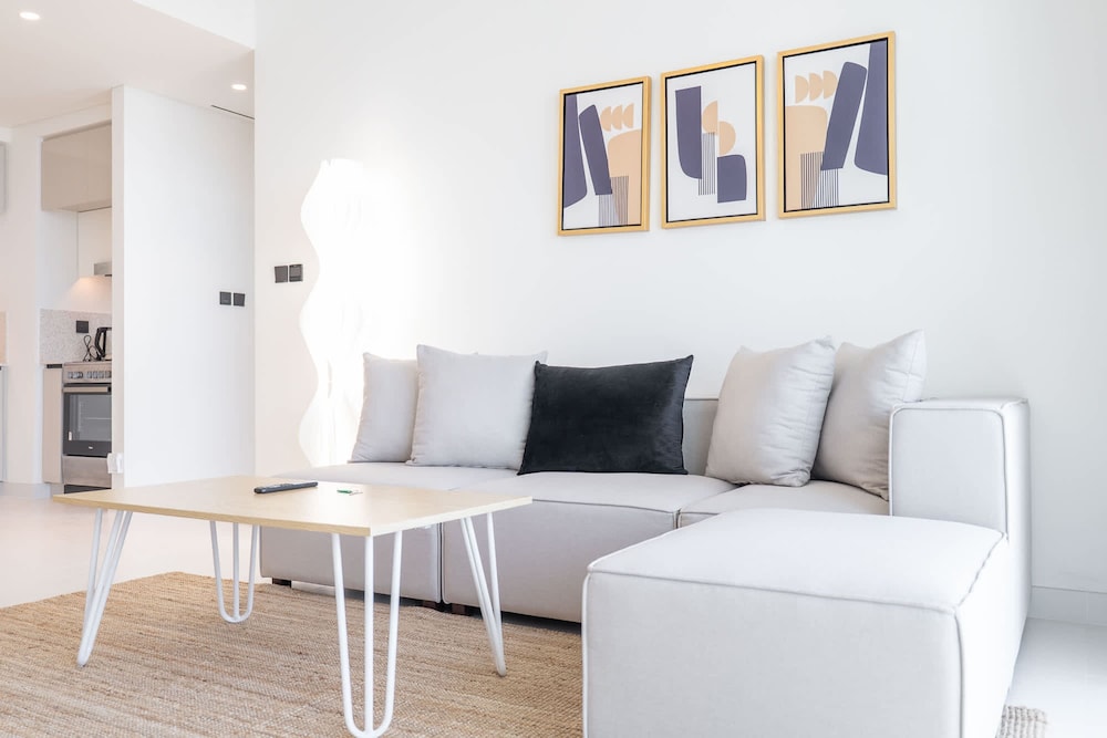 1 Bedroom in Marina Vista With Gorgeous Palm Views