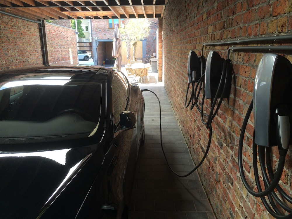 1 Ez Access 4 Bedroom Home by RedAwning