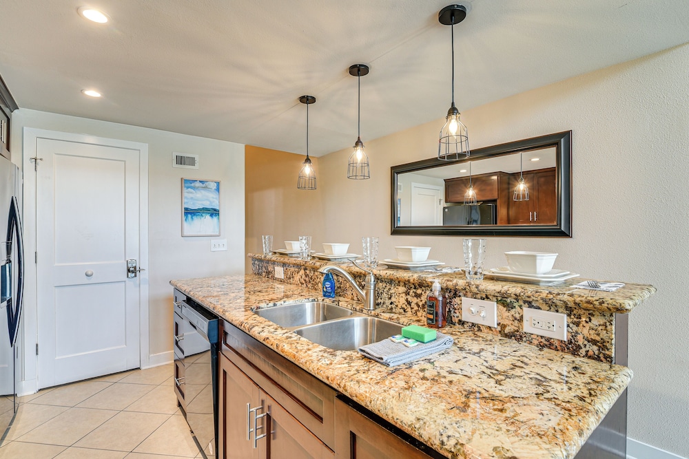 Walk to Beach: Pool-view Condo in Galveston!