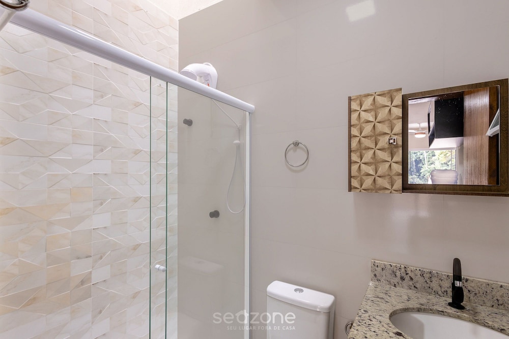 Rhes - Apt 2 min From the Beach in Bombinhas