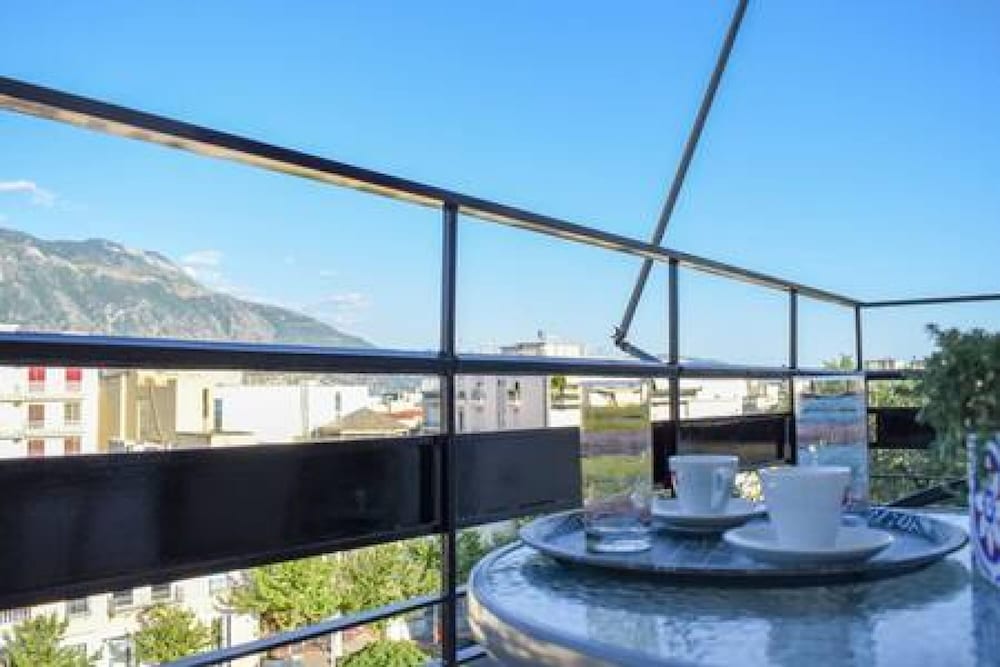 Cozy Flat on the Main Square 10min to the sea view 5