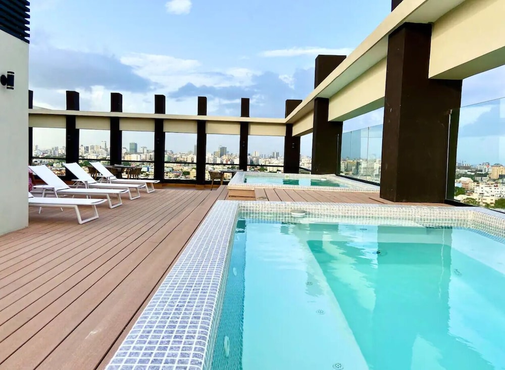 Escape to Santo Domingo 2-bedroom Oasis in the Heart of the City