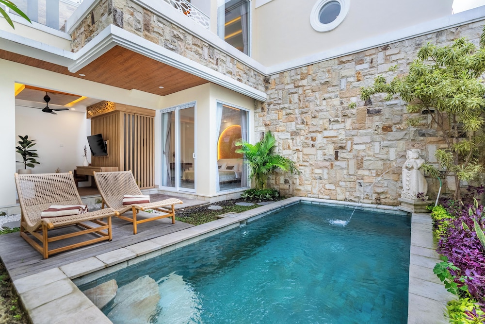 Private Pool Villa Arsy by Orivista